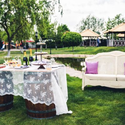 What to Consider When Booking a Party Venue for Outdoor Events